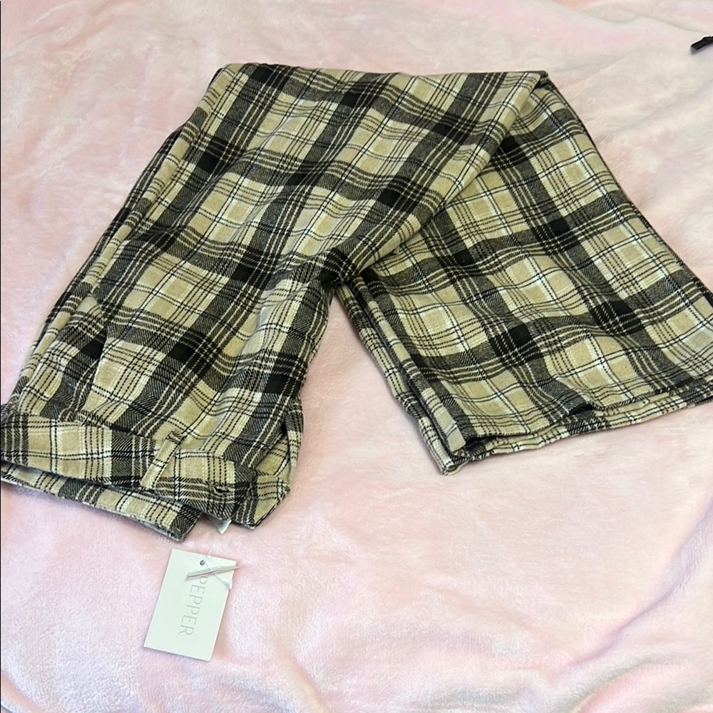 Plaid Shorts in Black and Tan